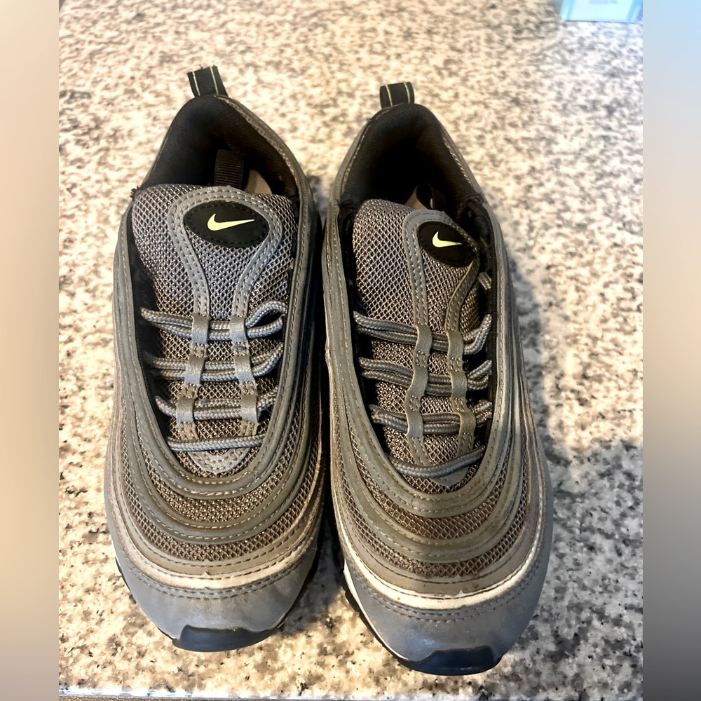 Grey Air Max 95. Great condition. Size 4.5Y